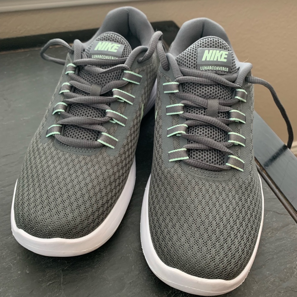 Nike sneaker grey and mint green size 8